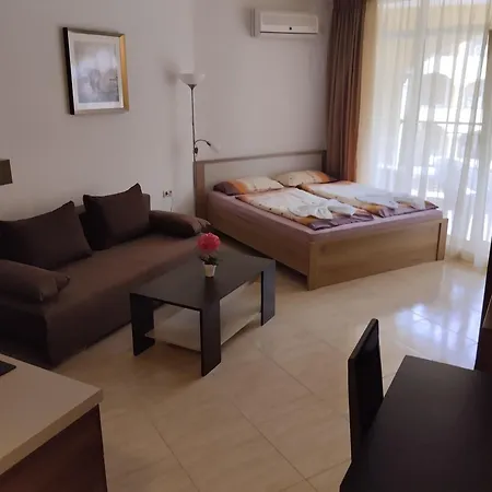 Midia - S Vyhledem Na Apartamento Aheloy